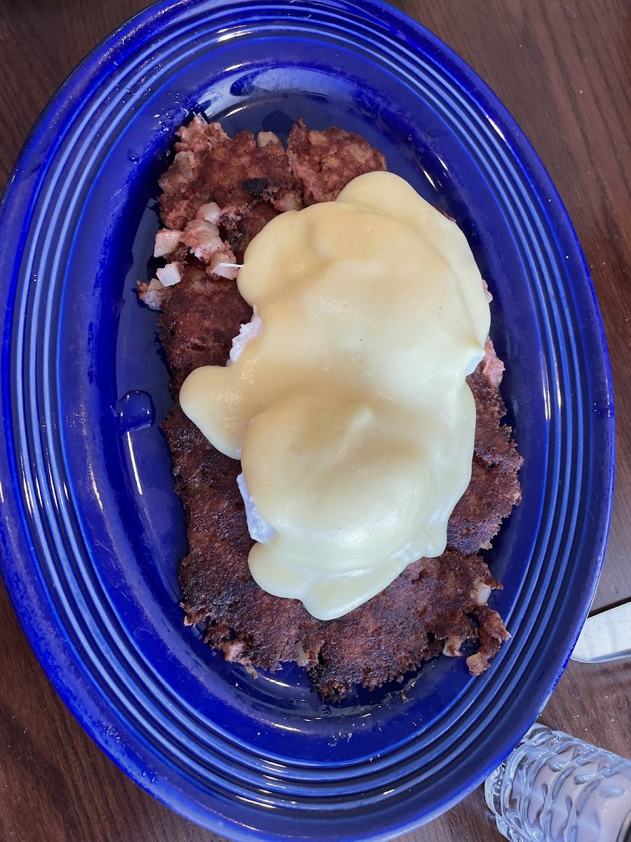 Corned beef hash benedict