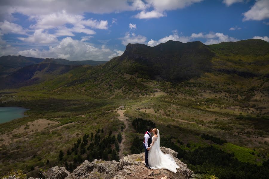 Wedding photographer Tomasz Bakiera (tomaszbakiera). Photo of 12 April 2019