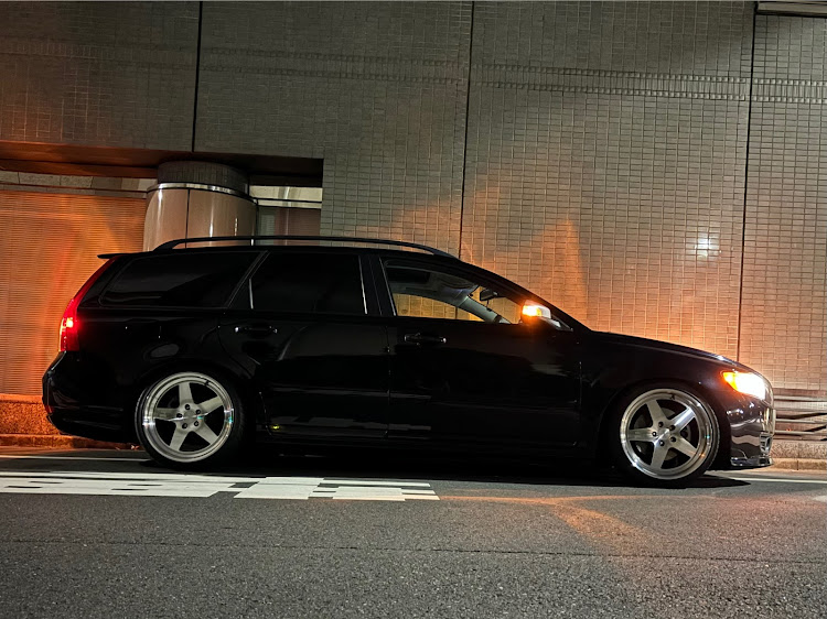 V50のホイールショット・klutchwheels・V50・VOLVO for life・VOLVOに関するカスタム事例の投稿画像1枚目
