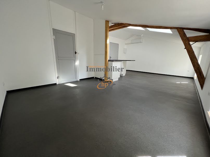 Location  appartement 2 pièces 38 m² à Saint-Affrique (12400), 402 €