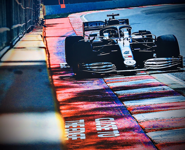 フーガの伝説のF1マシン・F1サウンド・鈴鹿サーキット・サウンドオブエンジン✨に関するカスタム事例の投稿画像10枚目