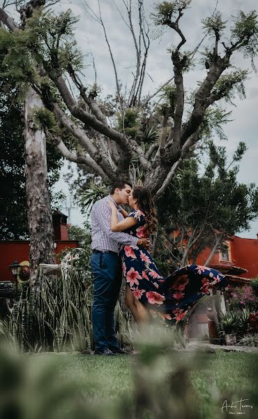 Fotografo di matrimoni Anhi Torres (studio8sociales). Foto del 15 aprile 2020