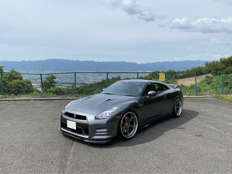 NISSAN GT-RのR35・GT-R・YOKOHAMAWHEEL・ADVAN Racing GT・21インチに関するカスタム事例の投稿画像1枚目