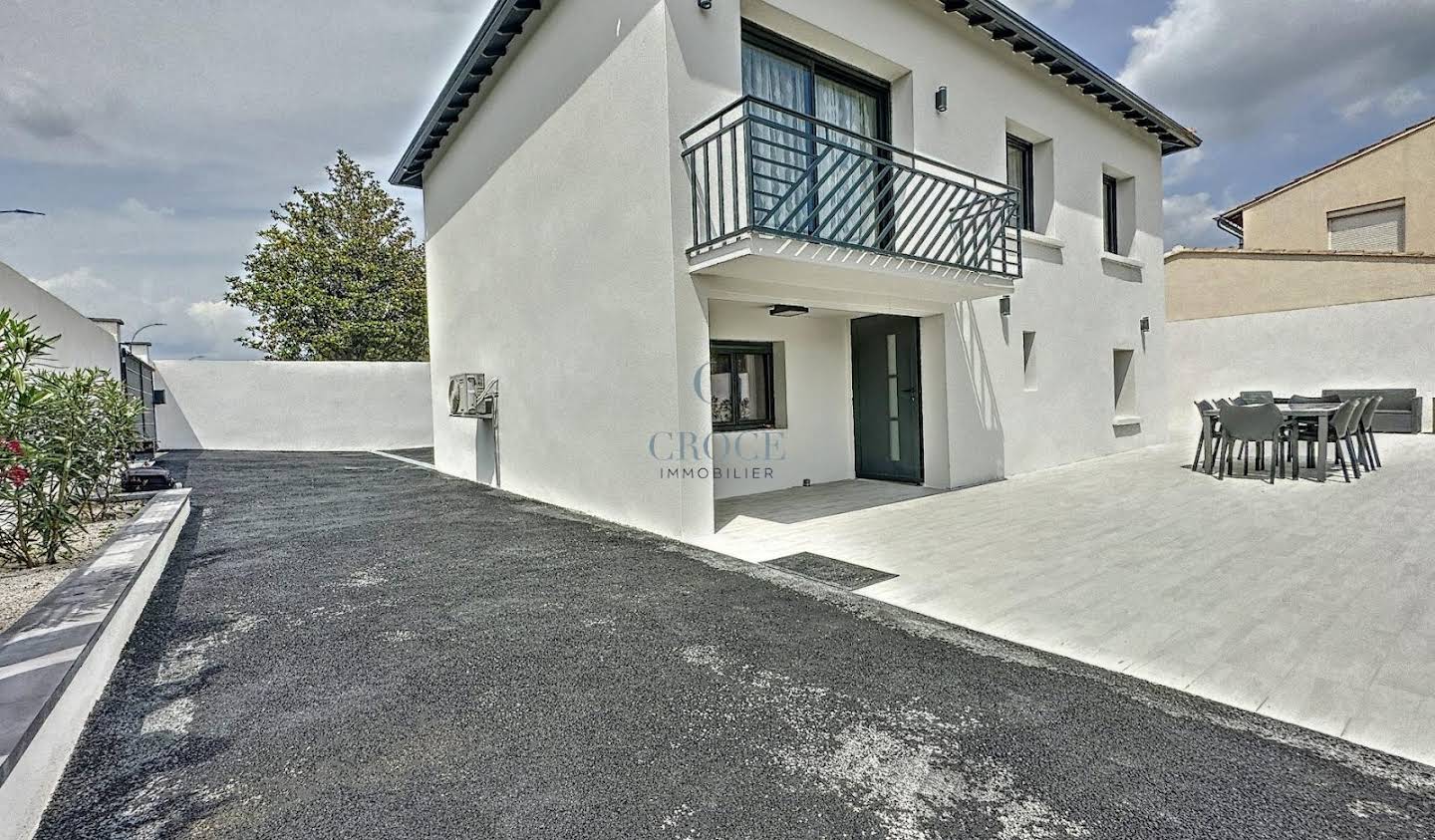 House with terrace Uzès