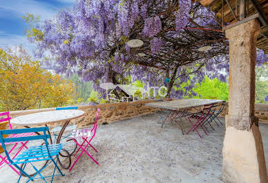 Propriété avec piscine et jardin 5