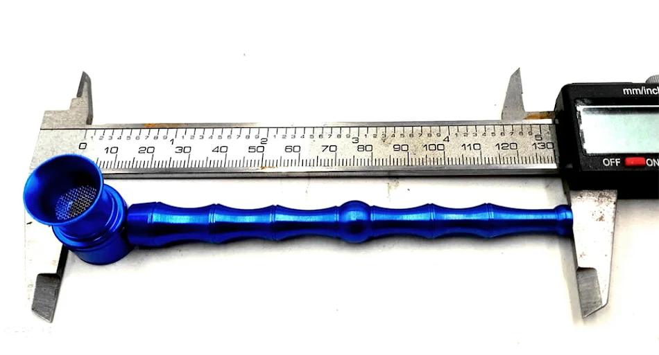 Canne à pêche portable Slub en aluminium métallique pour homme. Légère et facile à transporter, idéale pour la pêche en tout lieu.
