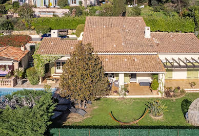 Maison avec piscine et jardin 18