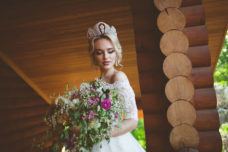 Wedding photographer Oksana Shuvalova (oksanashuvalova). Photo of 12 June 2017