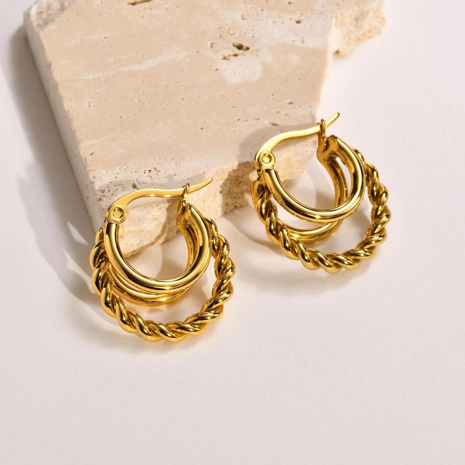 Pendientes de oro para mujer con diseño de cáñamo. Elegancia natural y estilo único. Disfruta la belleza y comodidad de estos aretes de diseño.