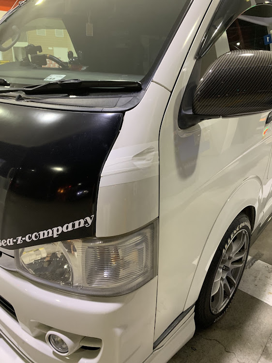 ハイエースバンの200系ハイエース・ハイエース4WD・グリル交換に関するカスタム事例の投稿画像2枚目