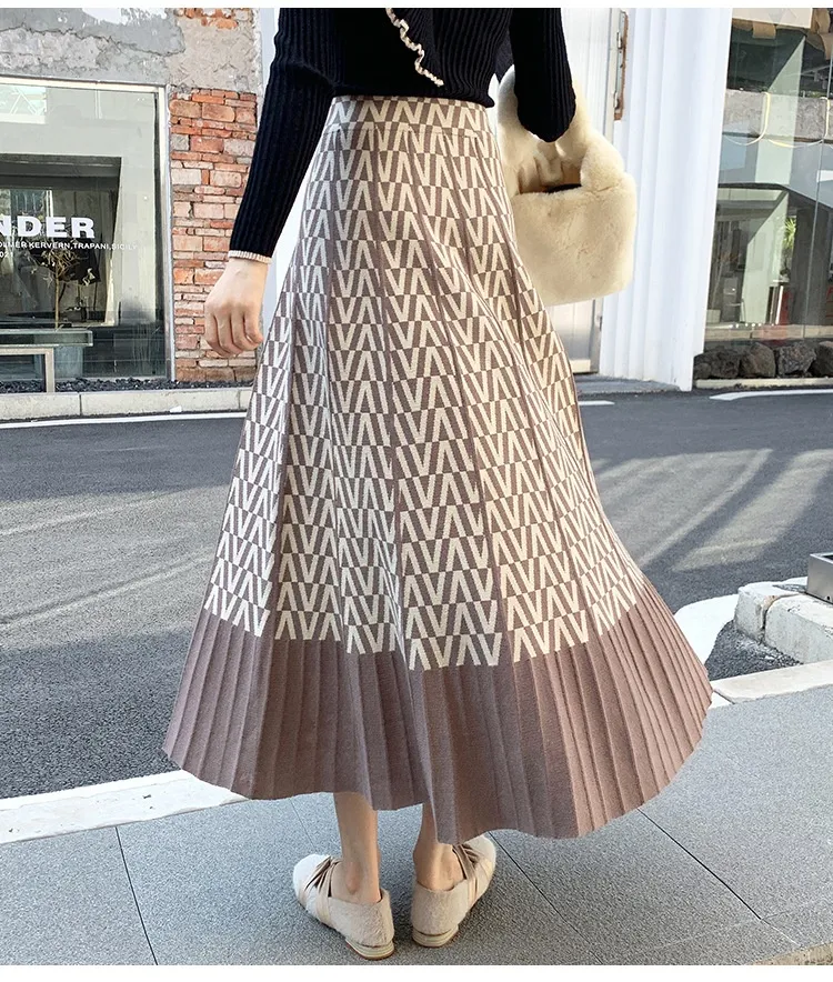 Vestido de lana grueso con vuelo y bajo amplio, corte A, plisado, perfecto para elegancia y calidez, ideal para el invierno.