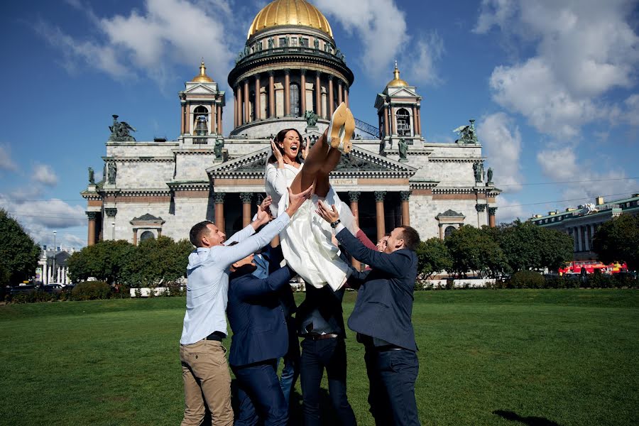 Wedding photographer Sergey Smirnov (smirnovphoto). Photo of 6 September 2021