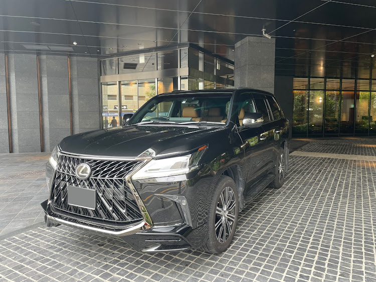 LXのLEXUS・lx570・#ブラックシークエンス・スルガスピード・SURUGASPEEDに関するカスタム事例の投稿画像2枚目