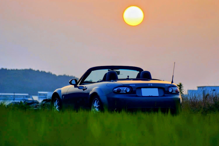 ロードスターの夕日と愛車に関するカスタム事例の投稿画像1枚目