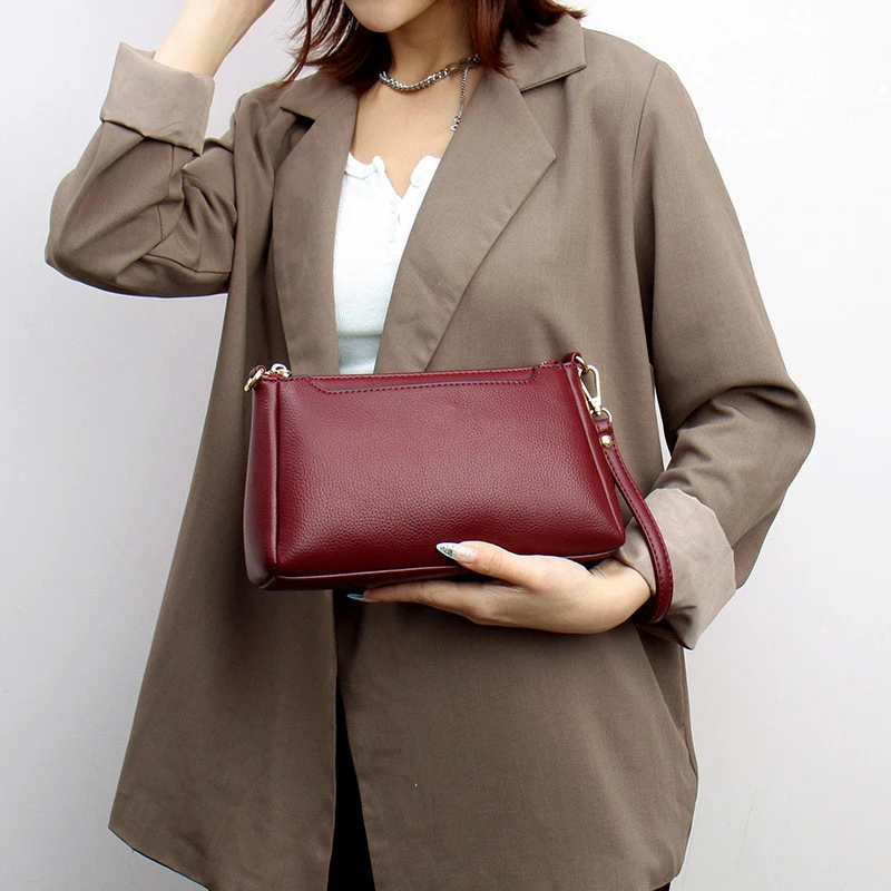Sac à bandoulière en cuir souple multicouche pour femmes d'âge moyen, sac messager élégant, idéal pour l'épaule, pratique et chic