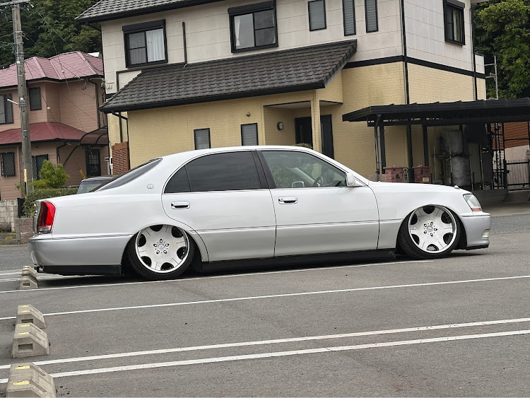 クラウンマジェスタのV8・Anniversary・エアサス化・加工足に関するカスタム事例の投稿画像3枚目