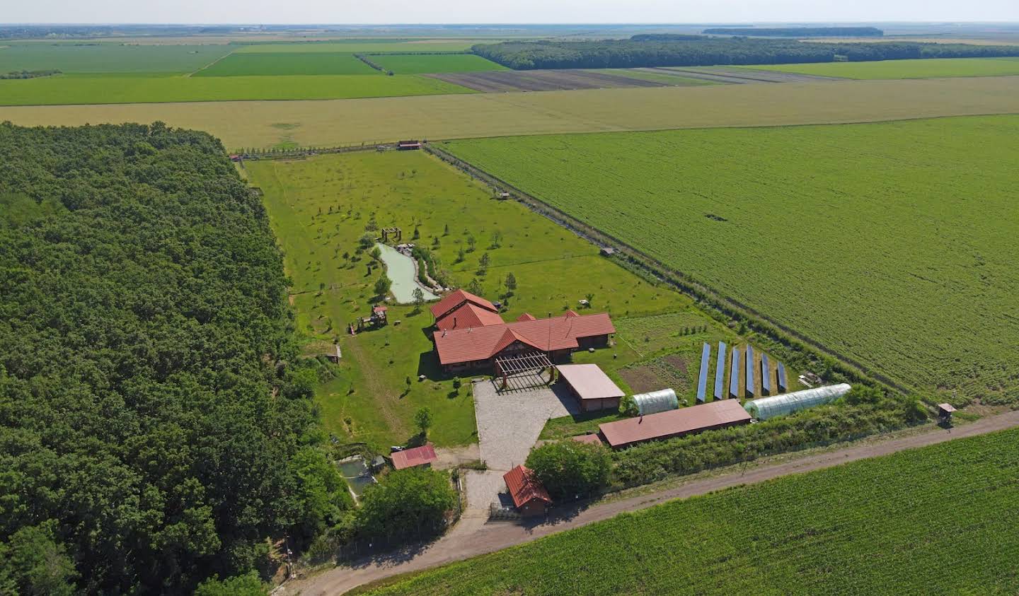 Corps de ferme avec jardin Grădiștea