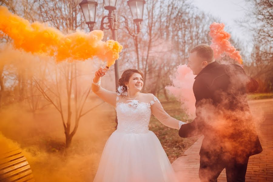 Fotógrafo de casamento Anastasiya Ponomarenko (staseyrozen). Foto de 13 de fevereiro 2020