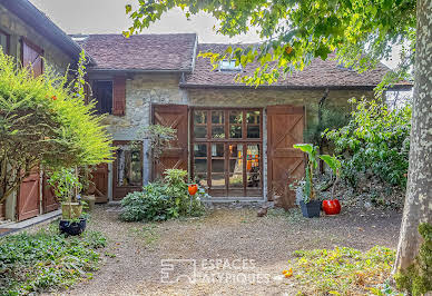 Maison avec piscine et terrasse 4