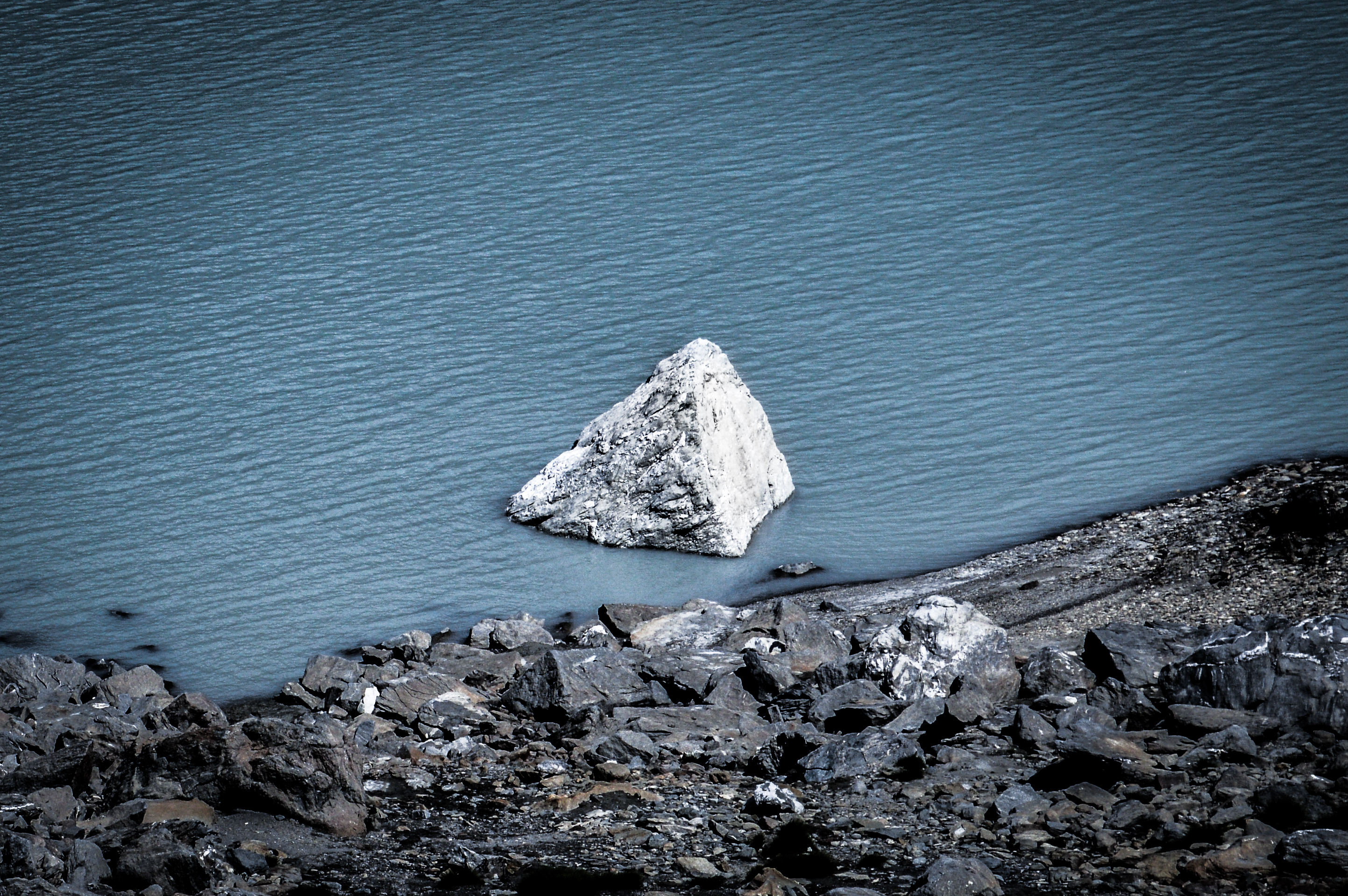 Piramide nel lago di silvia_celio