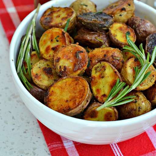 Simple yet elegant these delectable Roasted Rosemary Potatoes make the perfect side for chicken, ham, turkey and roast beef.  The prep time on these mouthwatering spuds is less than ten minutes.