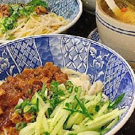 牛肉麵．雞湯(新信義店)