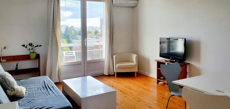 Location meublée appartement 4 pièces 63 m² à Venissieux (69200), 570 €