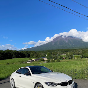 M4 クーペ F82