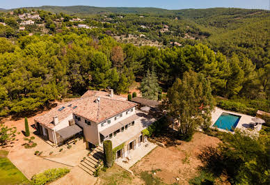 Villa with pool and garden 3