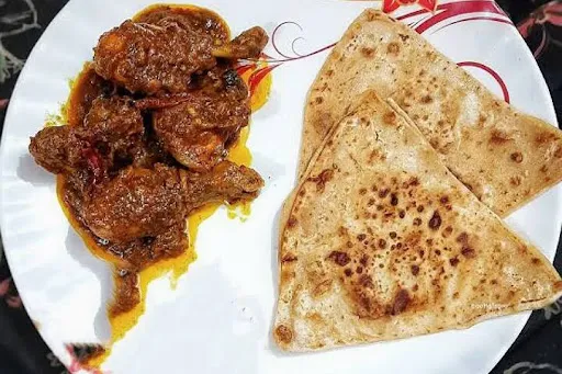 4 Tikona Paratha With Chicken Masala [2 Pieces]