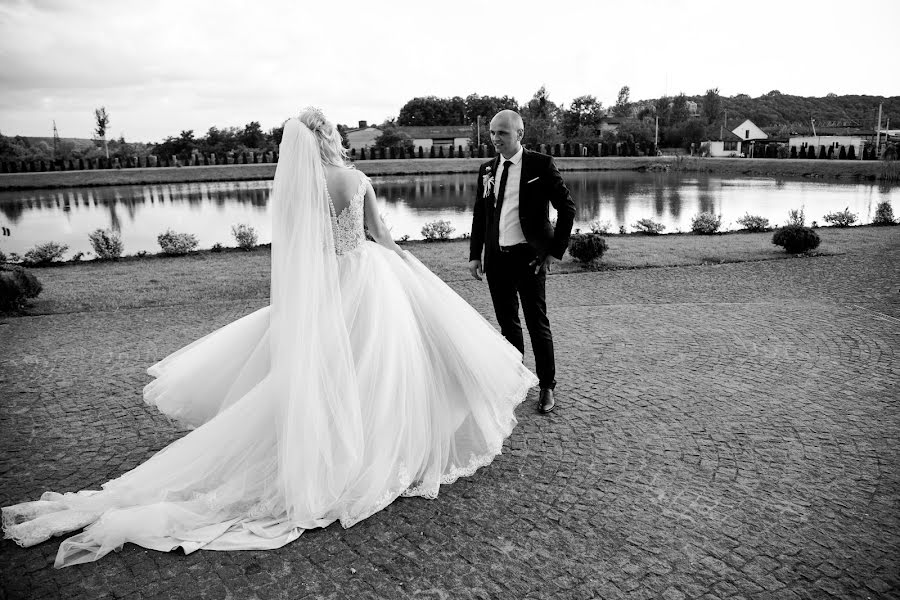 Fotografo di matrimoni Lesya Prodanik (lesyaprodanyk). Foto del 10 luglio 2017