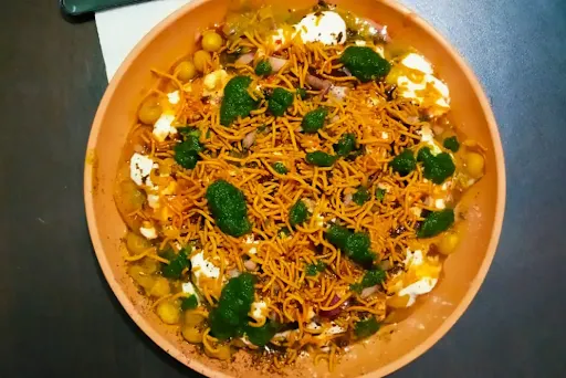 Aloo Curry Papari Chaat