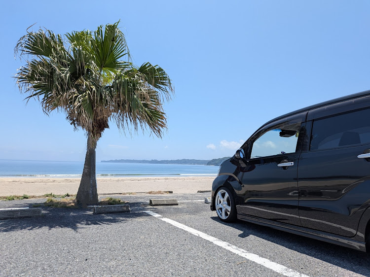 ムーヴカスタムの黒い相棒・海と愛車・残された時間・どうなるんだろ…・ロス確定に関するカスタム事例の投稿画像1枚目