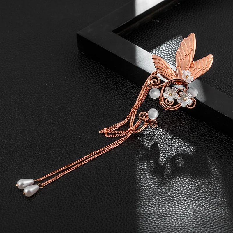 Lange oorbellen met vlindervleugels en kwastjes, antiek, clip, voor een vleugje vintage elegantie en comfort.