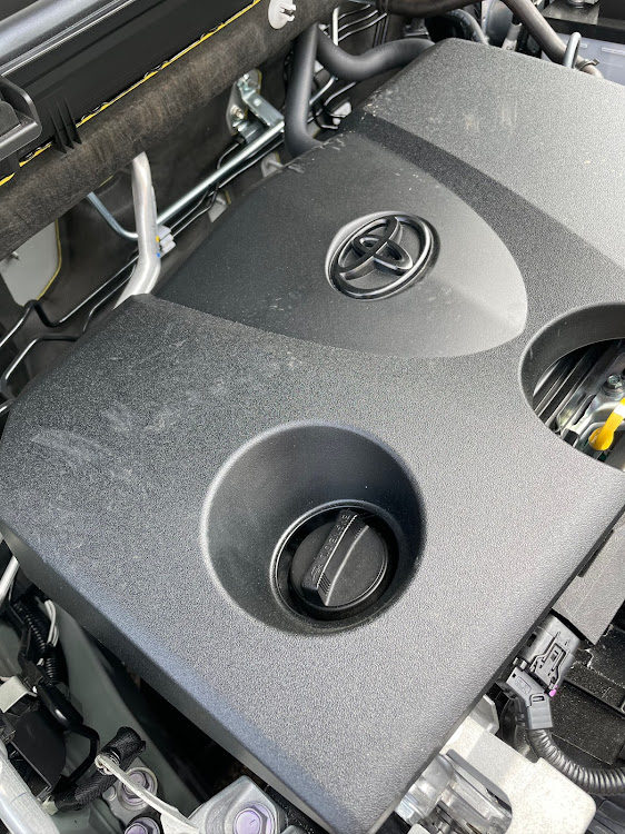 RAV4のRAV4・オフロードパッケージ2・猫バンバン・ゴリゴリブラック・DELTA FORCE OVALに関するカスタム事例の投稿画像1枚目