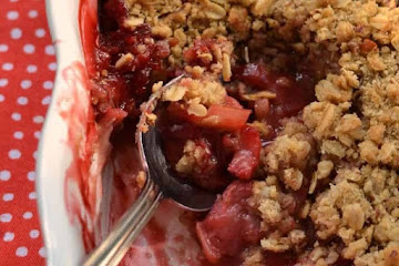 Strawberry Rhubarb Crumble