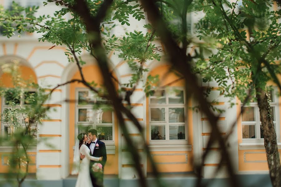 Wedding photographer Oksana Kuchmenko (milooka). Photo of 11 December 2016