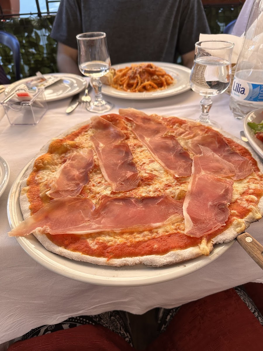 Prosciutto pizza