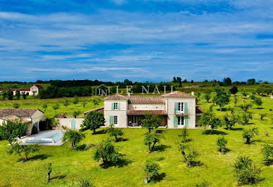 Villa avec piscine et jardin 2