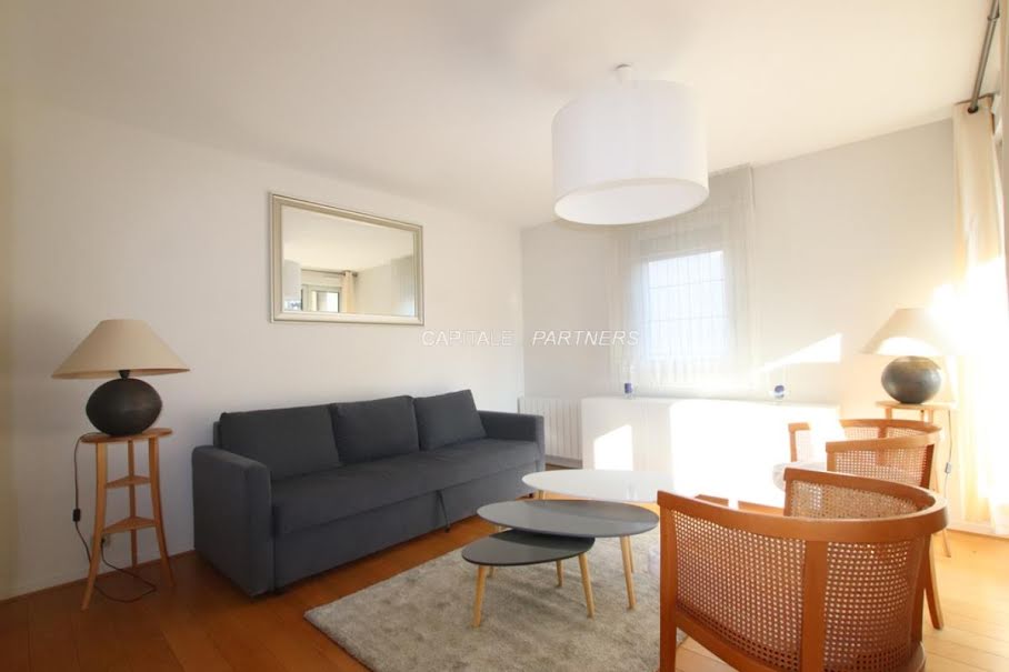 Location meublée appartement 3 pièces 67 m² à Paris 15ème (75015), 2 258 €