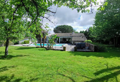 Maison avec piscine et terrasse 1