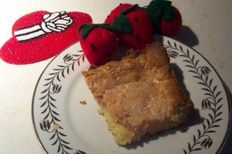 A  Red Hat Strawberry Cheese,gooey Butter Cake