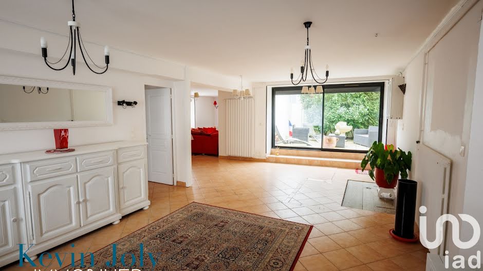 Vente maison 7 pièces 194 m² à Charsonville (45130), 249 000 €