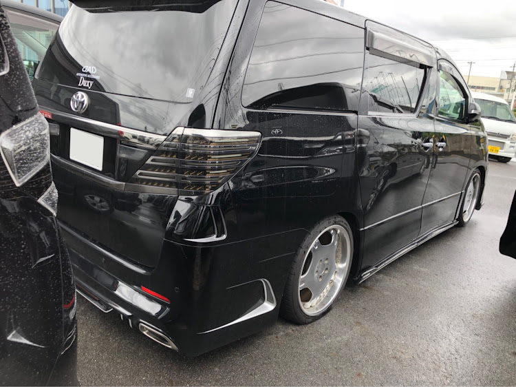ヴェルファイアのプチプチリメイク・ヴァレンティ・車屋さんに関するカスタム事例の投稿画像2枚目
