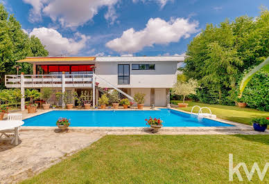 Maison avec piscine et terrasse 10