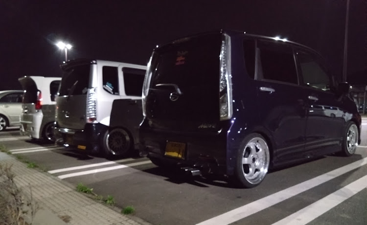 ムーヴカスタムの集まりは楽しい・洗車すると雨が降る・スパッタゴールド75・自分で貼ると失敗するに関するカスタム事例の投稿画像2枚目