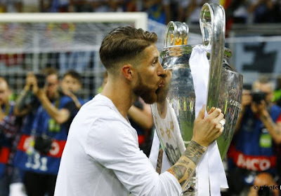 VIDEO: Prachtige beelden! Ramos gaat eerst huilende Atlético-spelers troosten en dan pas vieren