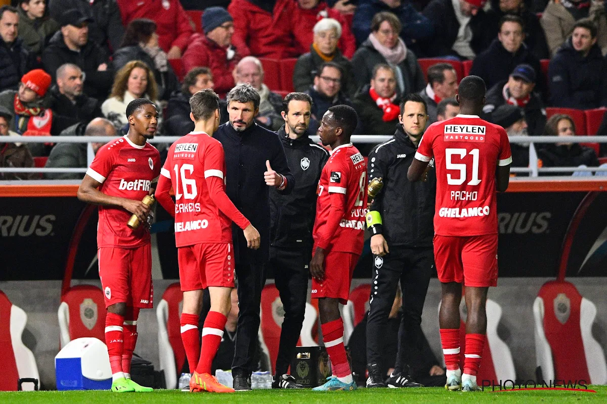 Van Bommel zag hoe het vierkant liep bij zijn ploeg tegen Union: "Dat lukte langs geen kanten vandaag"