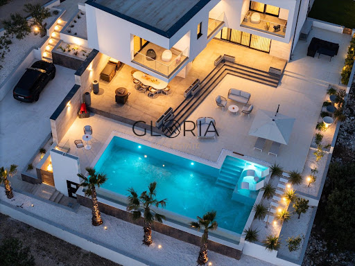 House with pool and terrace 2