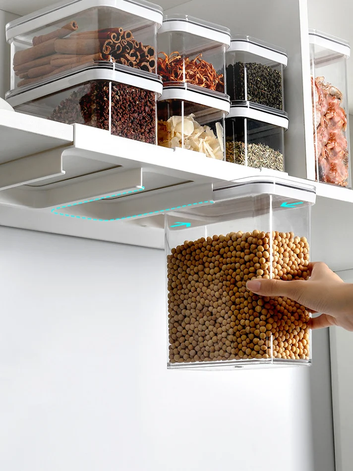 Distributeur de riz mural avec grains entiers Gardez vos grains frais et organisés. Solution pratique et esthétique pour votre cuisine.